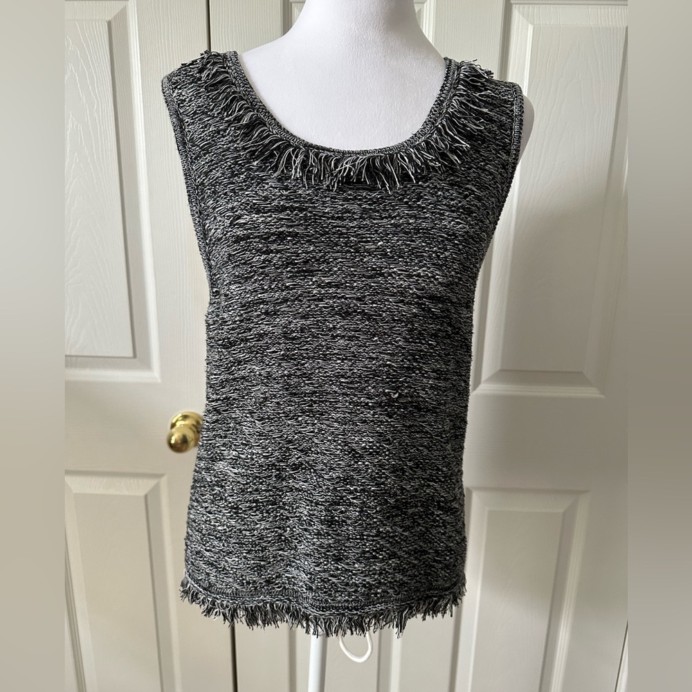 Tahari Knit Sweater Sleeveless top, fringe on neck and hem, size Medium